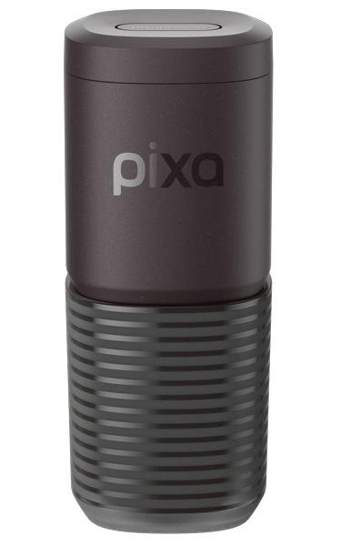 Черно цилиндрично устройство с етикет "Pixapresso" с Wacaco текстурирана дръжка в основата.