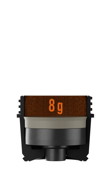 Напречно сечение на капсула Wacaco® Pixapresso: 8 g смляно кафе над филтър, с дюза в долната част.