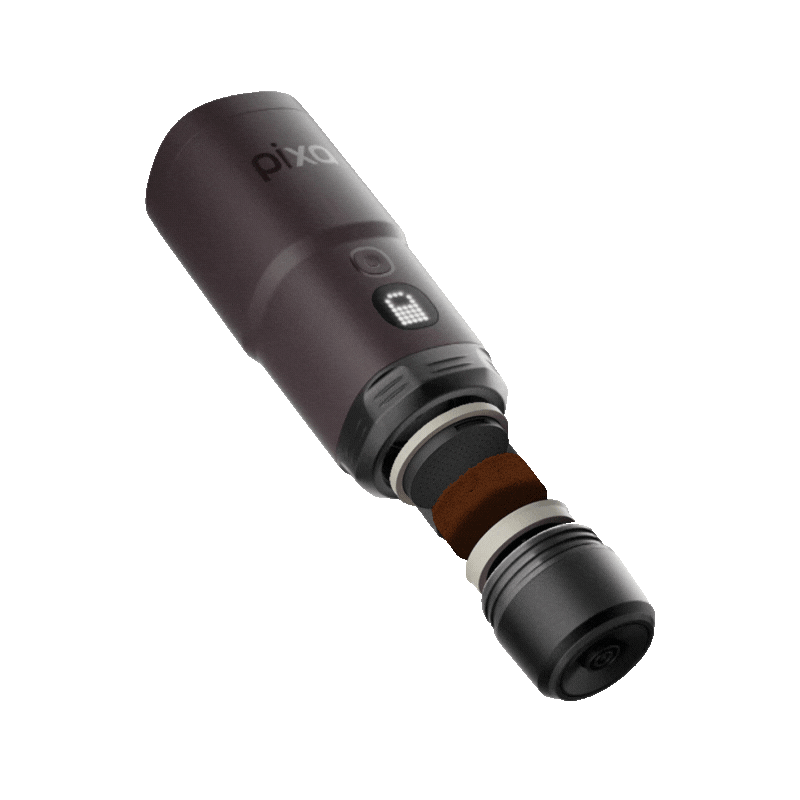 Дигитален стилус с разглобен изглед показва вътрешни компоненти, обозначени с "Pixopresso", вдъхновени от дизайна на Wacaco.